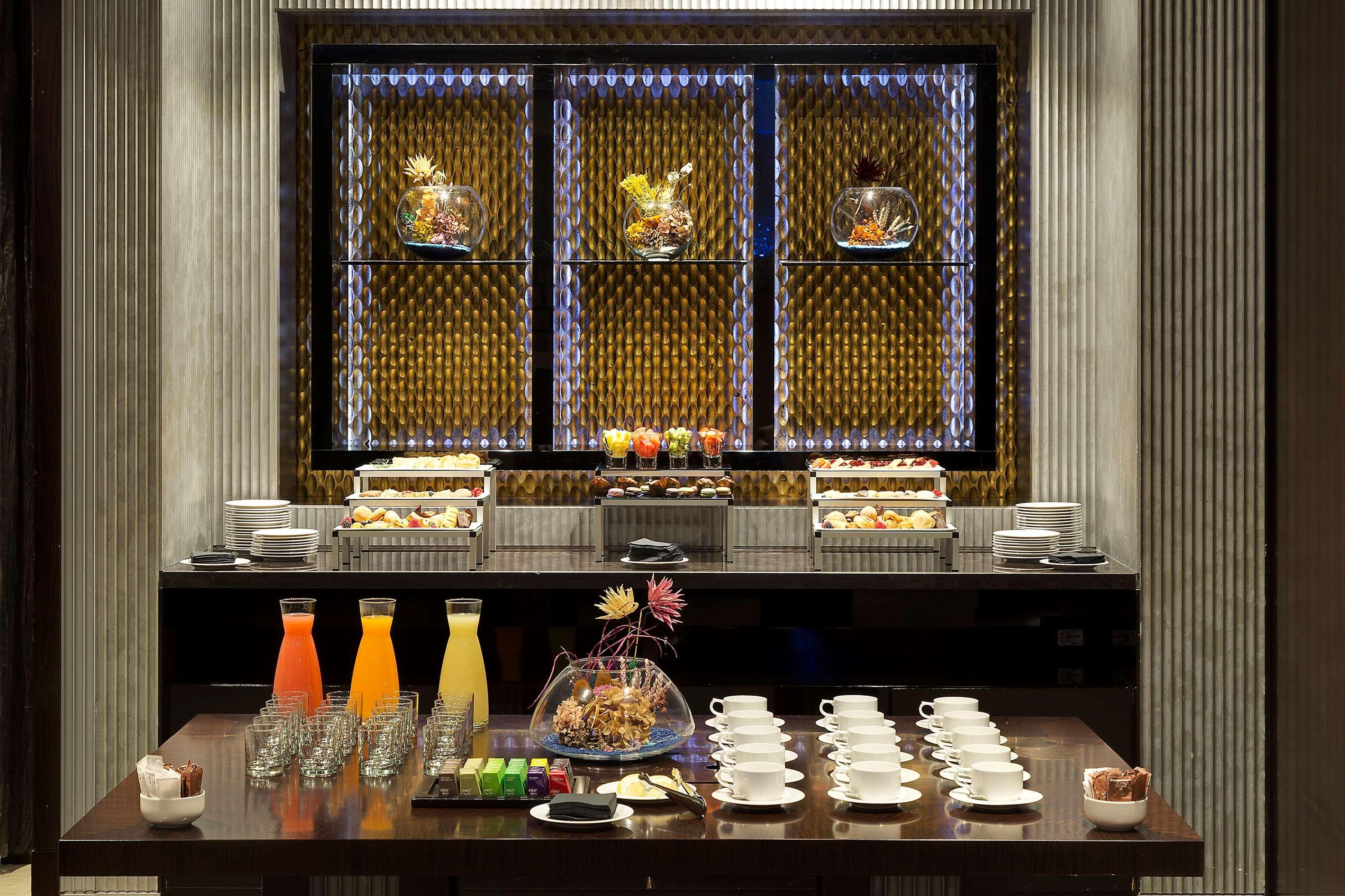 فندق ميليا جينوفا جنوة المظهر الخارجي الصورة A buffet at a hotel