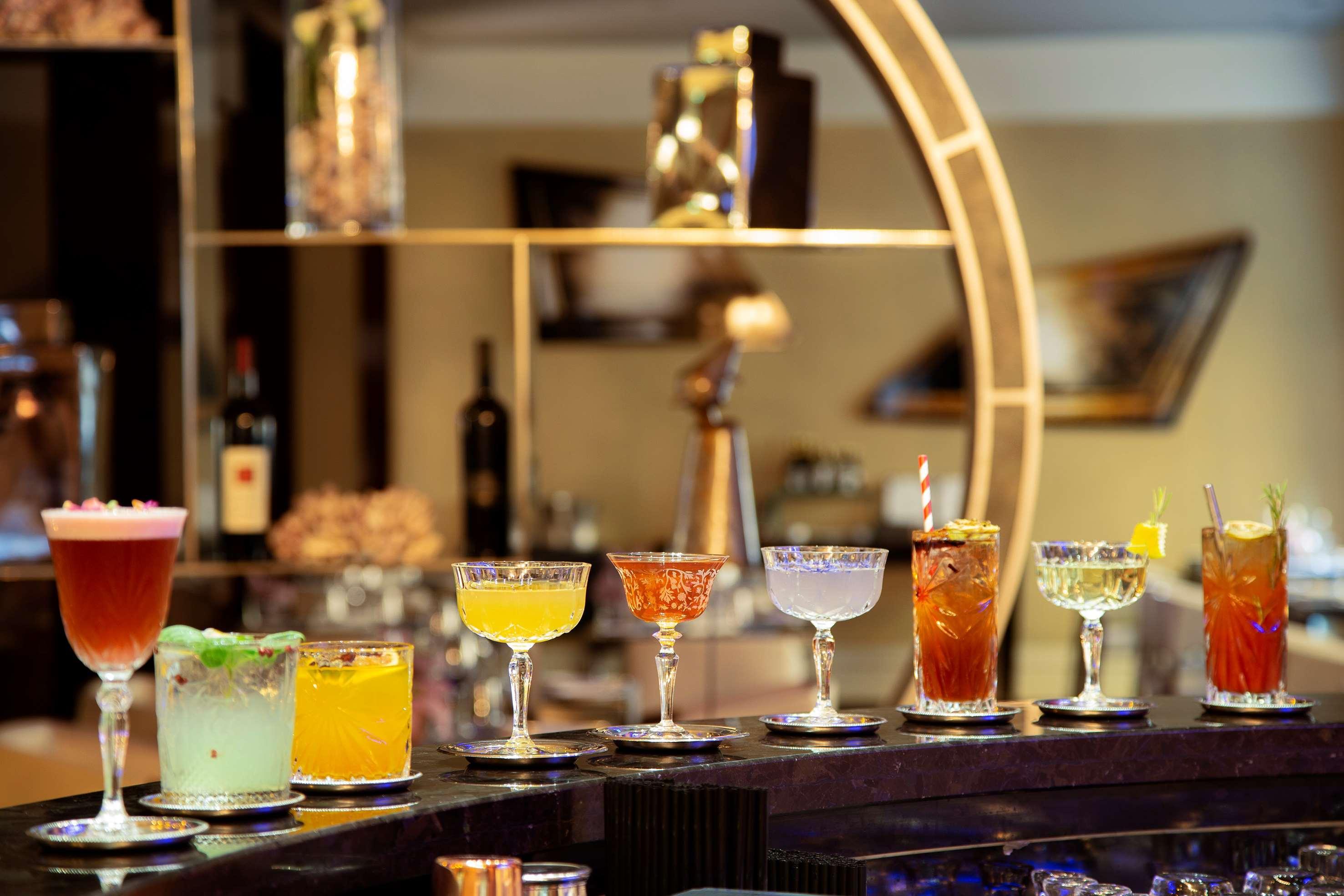 فندق ميليا جينوفا جنوة المظهر الخارجي الصورة A selection of cocktails