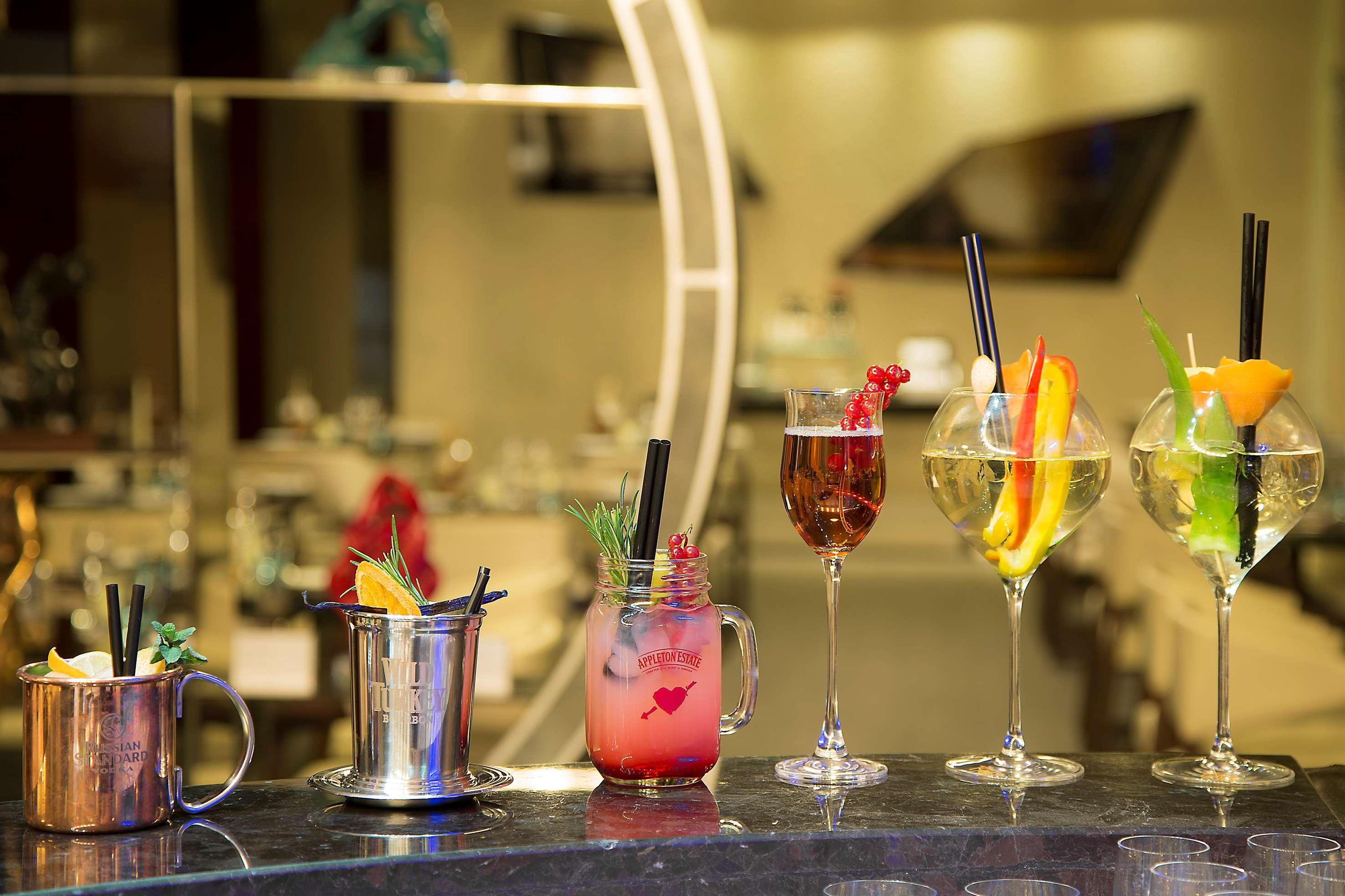 فندق ميليا جينوفا جنوة المظهر الخارجي الصورة Cocktails at the bar