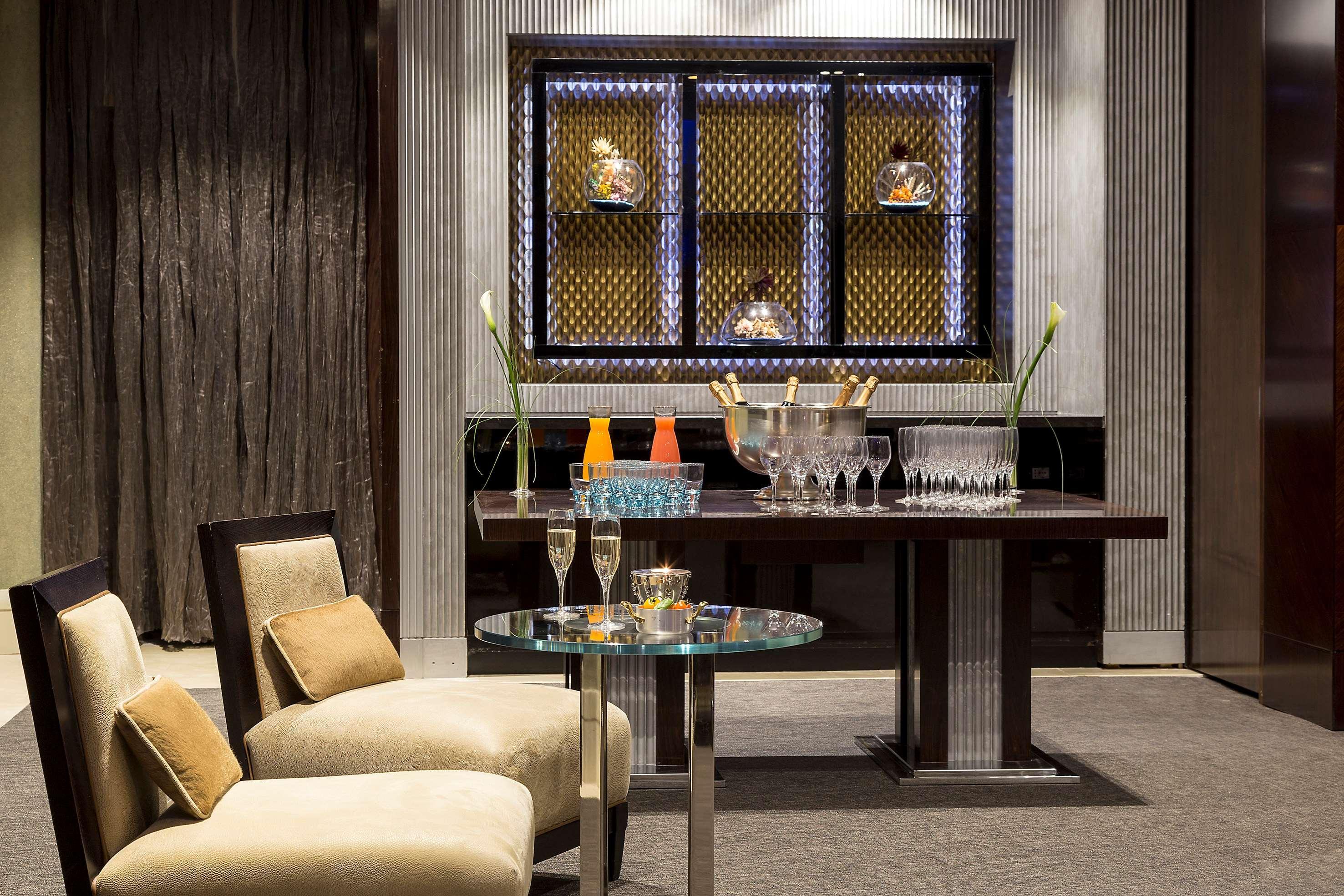 فندق ميليا جينوفا جنوة المظهر الخارجي الصورة The bar at the 101 Club